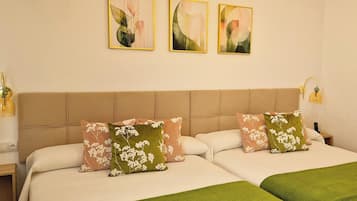 Minibar, bureau, chambres insonorisées, lits bébé (gratuits)