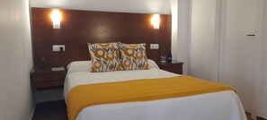Minibar, bureau, chambres insonorisées, lits bébé (gratuits)