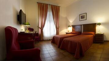 Minibar, escritorio, sistema de insonorización y cunas gratuitas