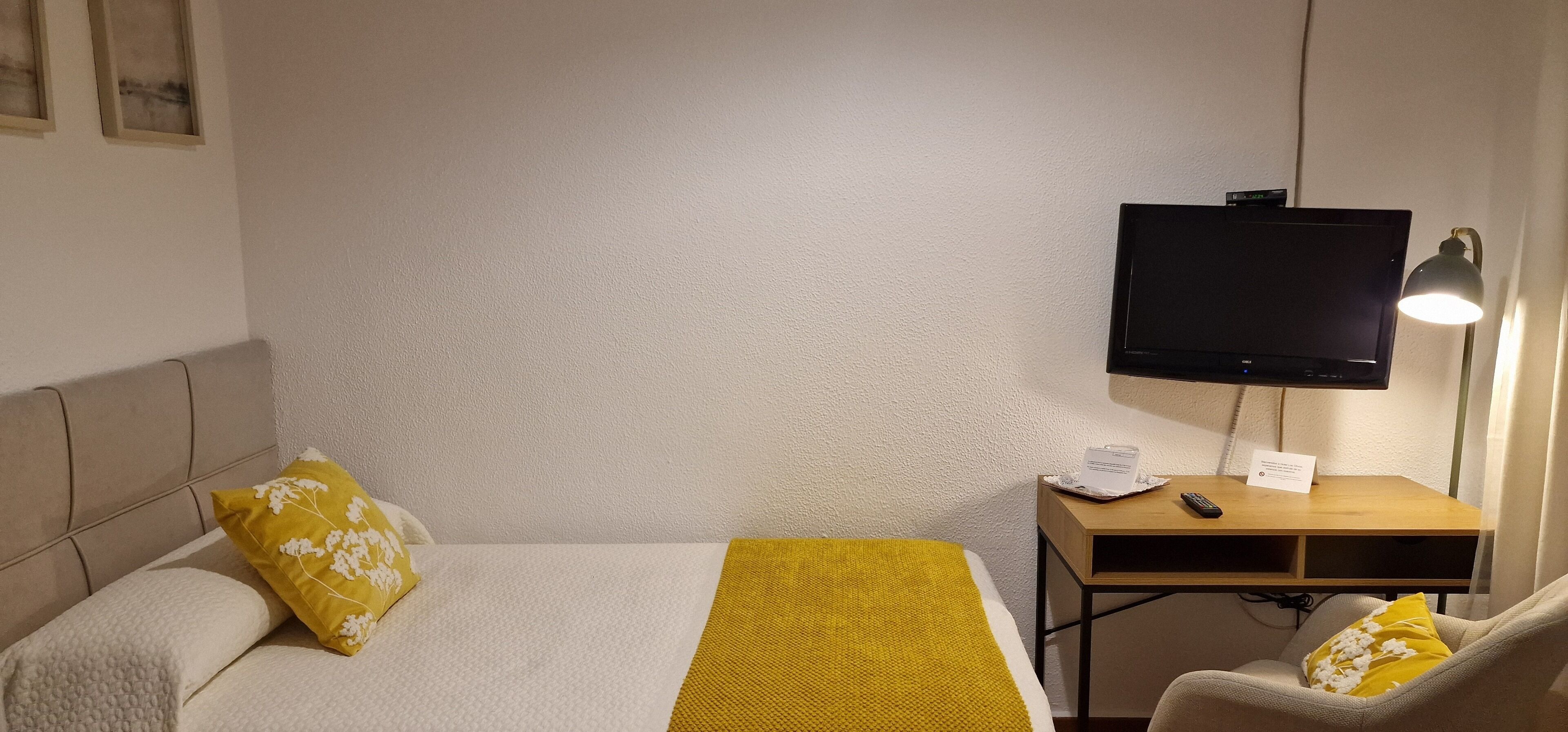 single room | minibar, desk, soundproofing, free cots/infant beds