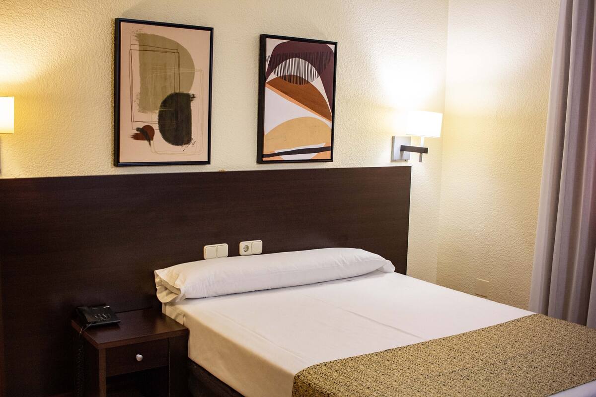 Desk, blackout drapes, soundproofing, cribs (surcharge)