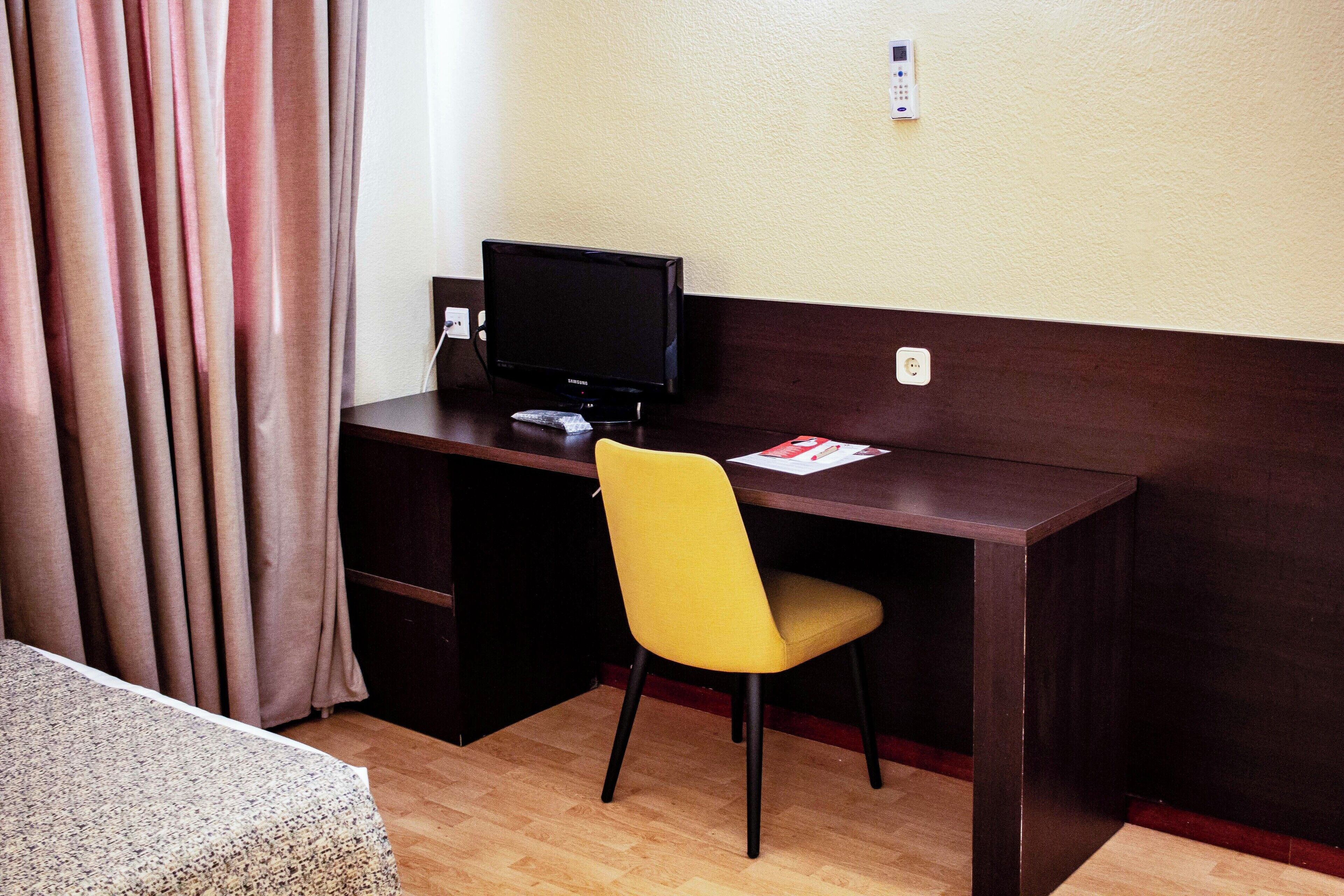 desk, blackout curtains, soundproofing, cots/infant beds