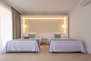 Premium bedding, minibar, desk, blackout curtains - Gran Hotel Peñíscola (Peniscola)