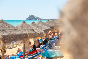 Na praia, serviço de traslado de/para a praia, espreguiçadeiras 