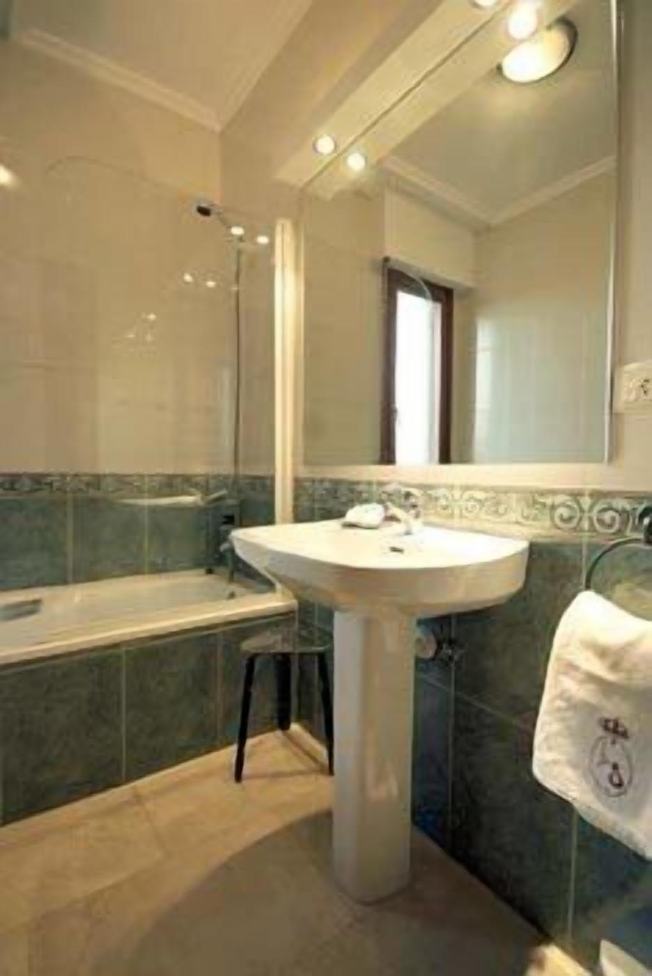 free toiletries, towels