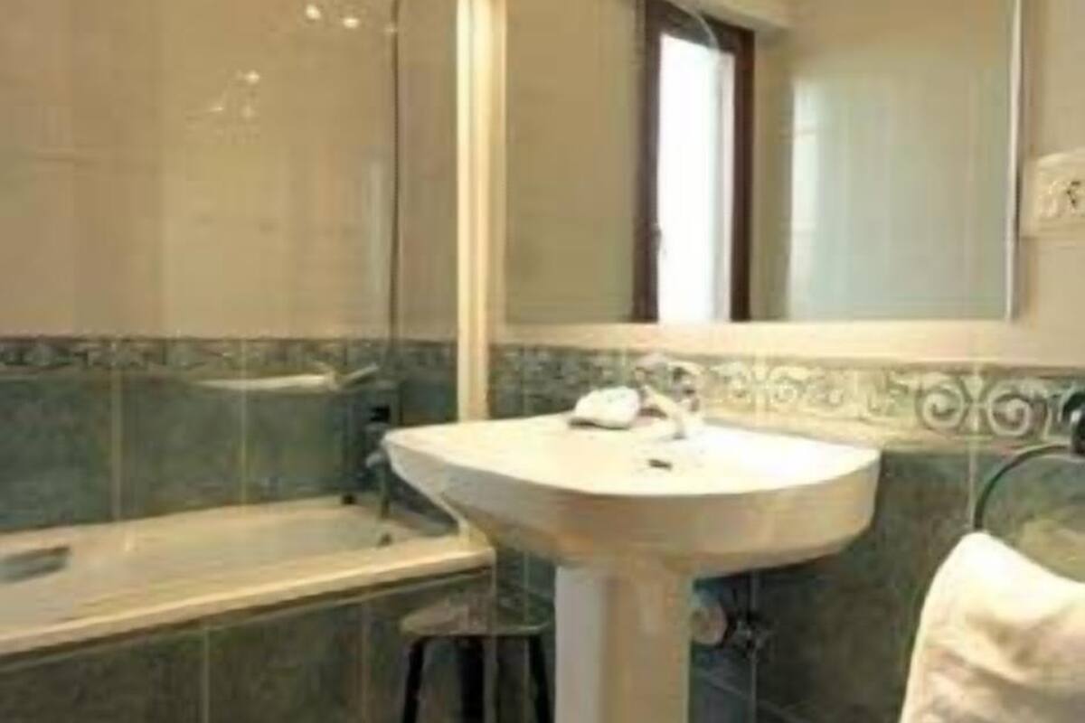 free toiletries, towels