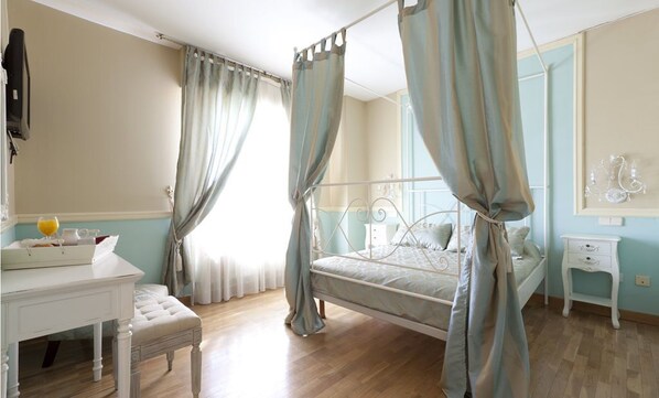 In-room safe, desk, cots/infant beds, rollaway beds