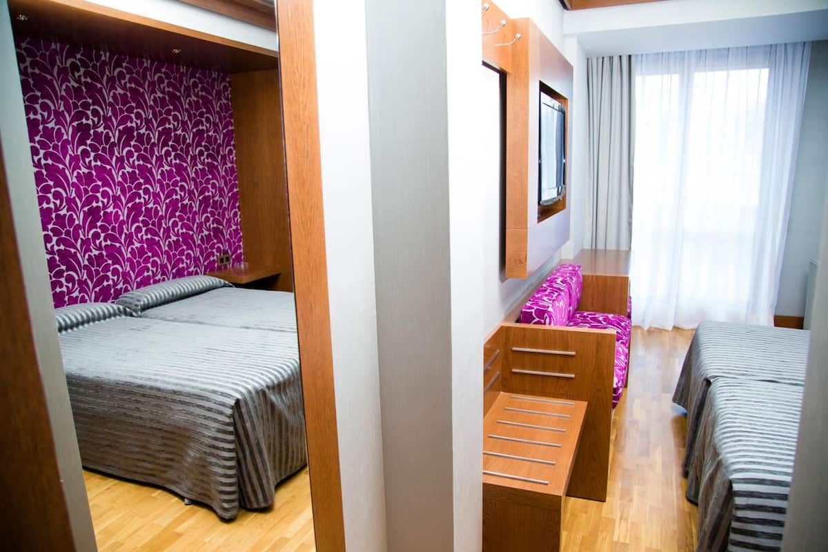 in-room safe, desk, cots/infant beds, rollaway beds