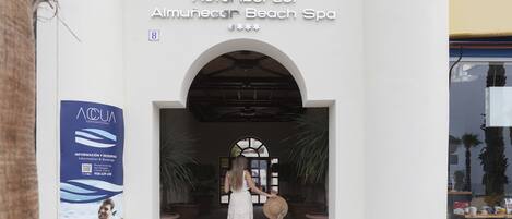 The entrance to Hotel Ibersol, featuring a sign with the hotel name and a palm tree logo.