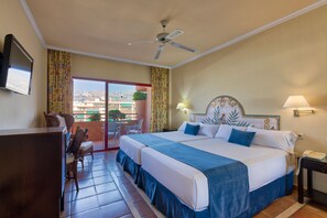 Minibar, in-room safe, desk, laptop workspace - Ibersol Almuñecar Beach & Spa (Almunecar)