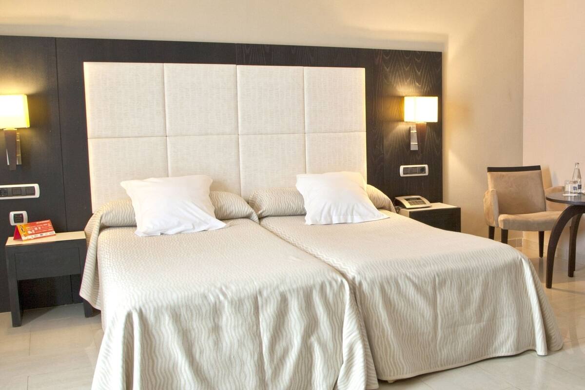 Minibar, in-room safe, desk, free WiFi