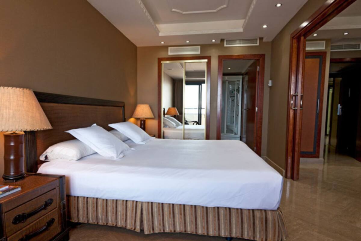 Minibar, in-room safe, desk, free WiFi
