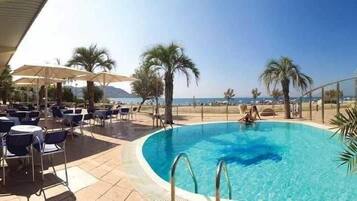 Piscine extérieure