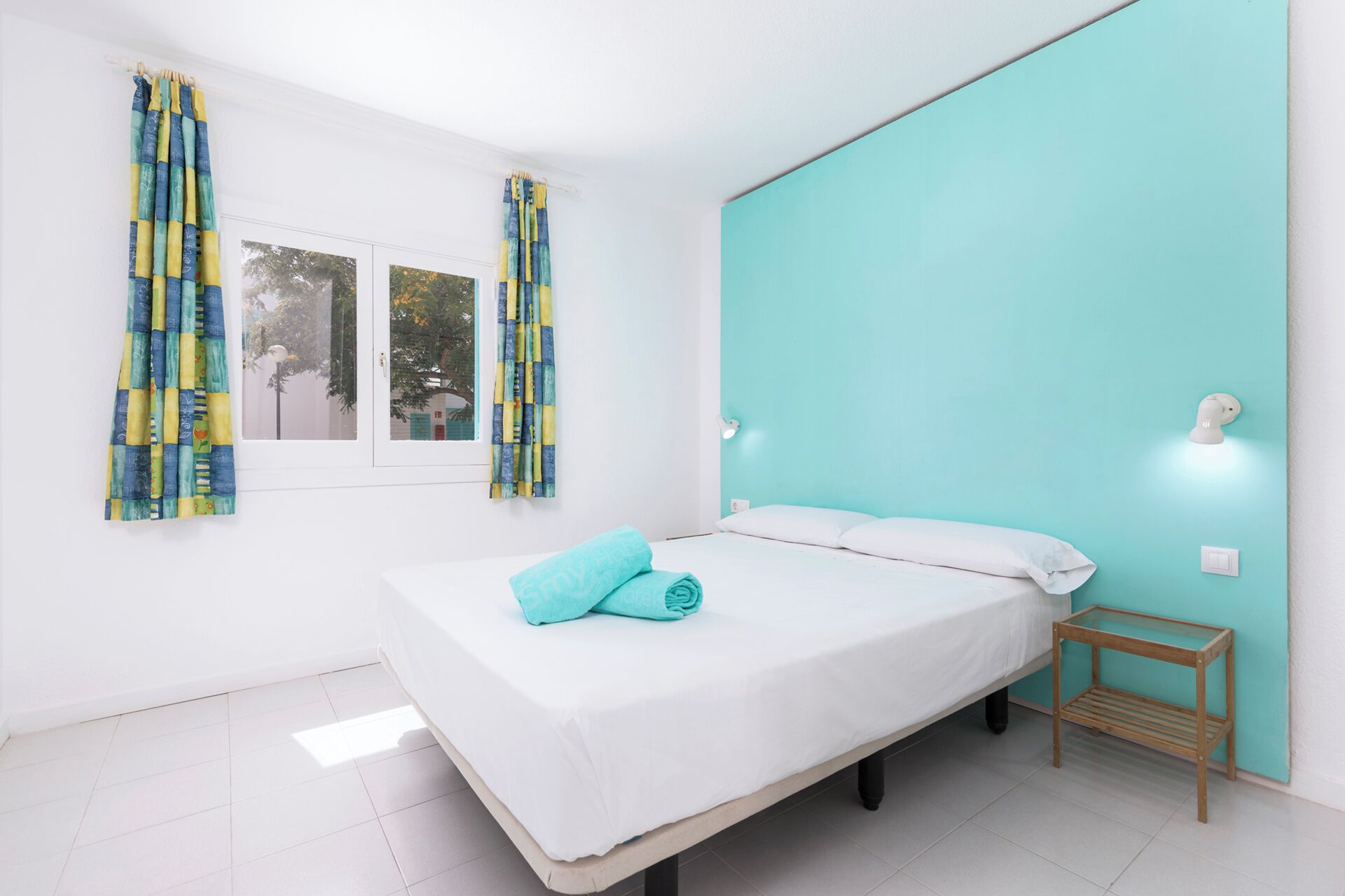 2 bedrooms, individually decorated, individually furnished, desk