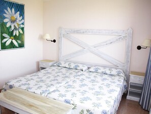 In-room safe, iron/ironing board, WiFi - Oasis Papagayo Resort (La Oliva)