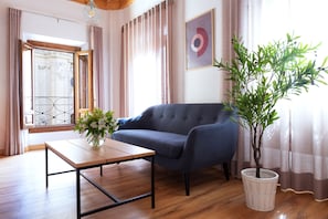 Superior Studio, Balcony | Premium bedding, down comforters, pillowtop beds, in-room safe