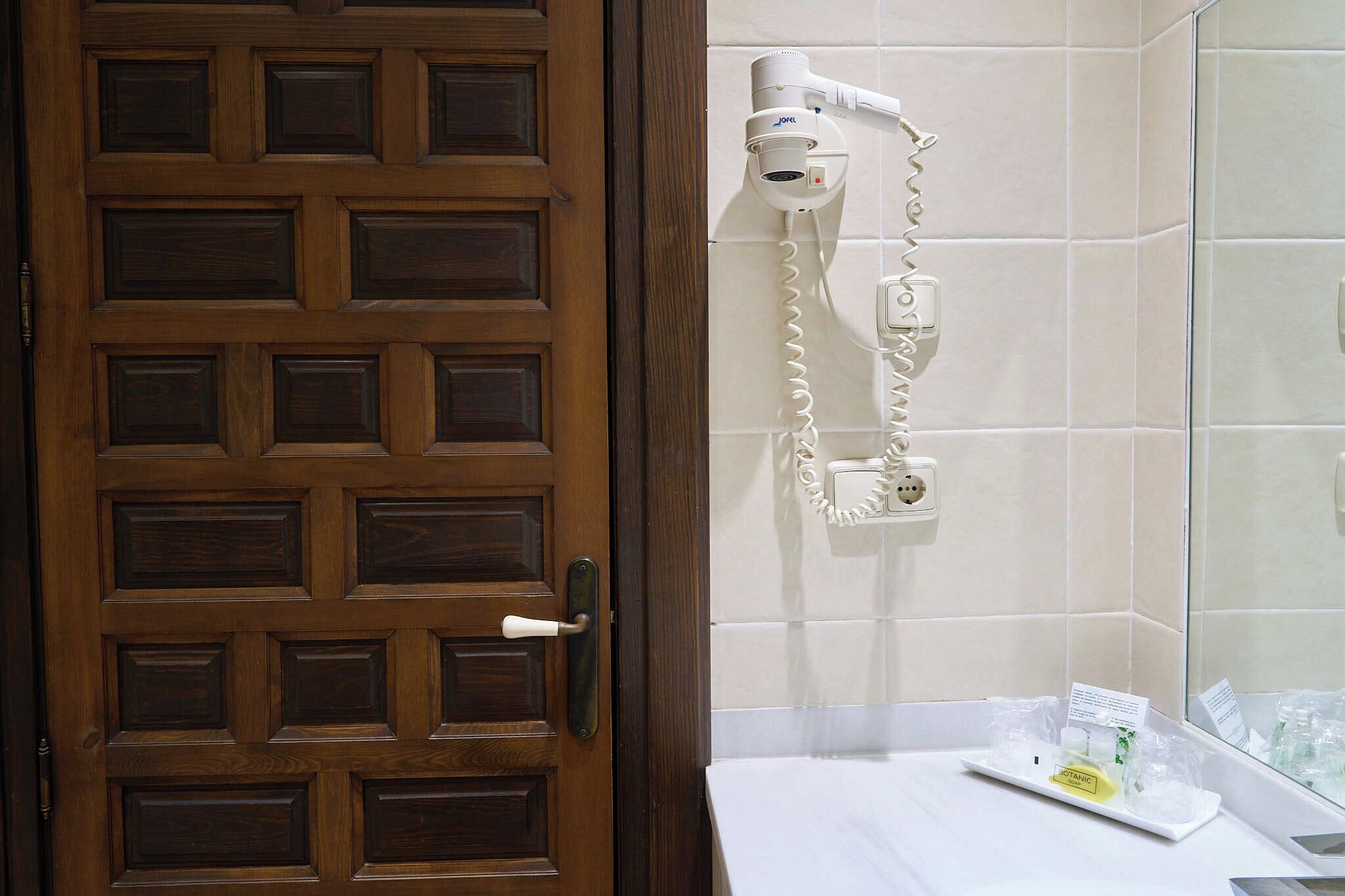 family room | bathroom | bathtub, hair dryer, bidet, towels