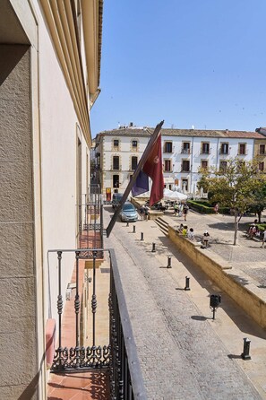 Panoramic Double Room | Minibar, in-room safe, individually decorated, desk - Hotel María de Molina (Úbeda)