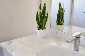 Superior Room | Bathroom