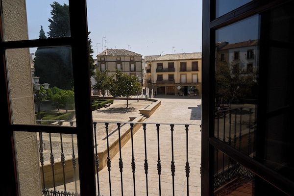 Panoramic-Doppelzimmer | Minibar, Zimmersafe, individuell dekoriert, Schreibtisch