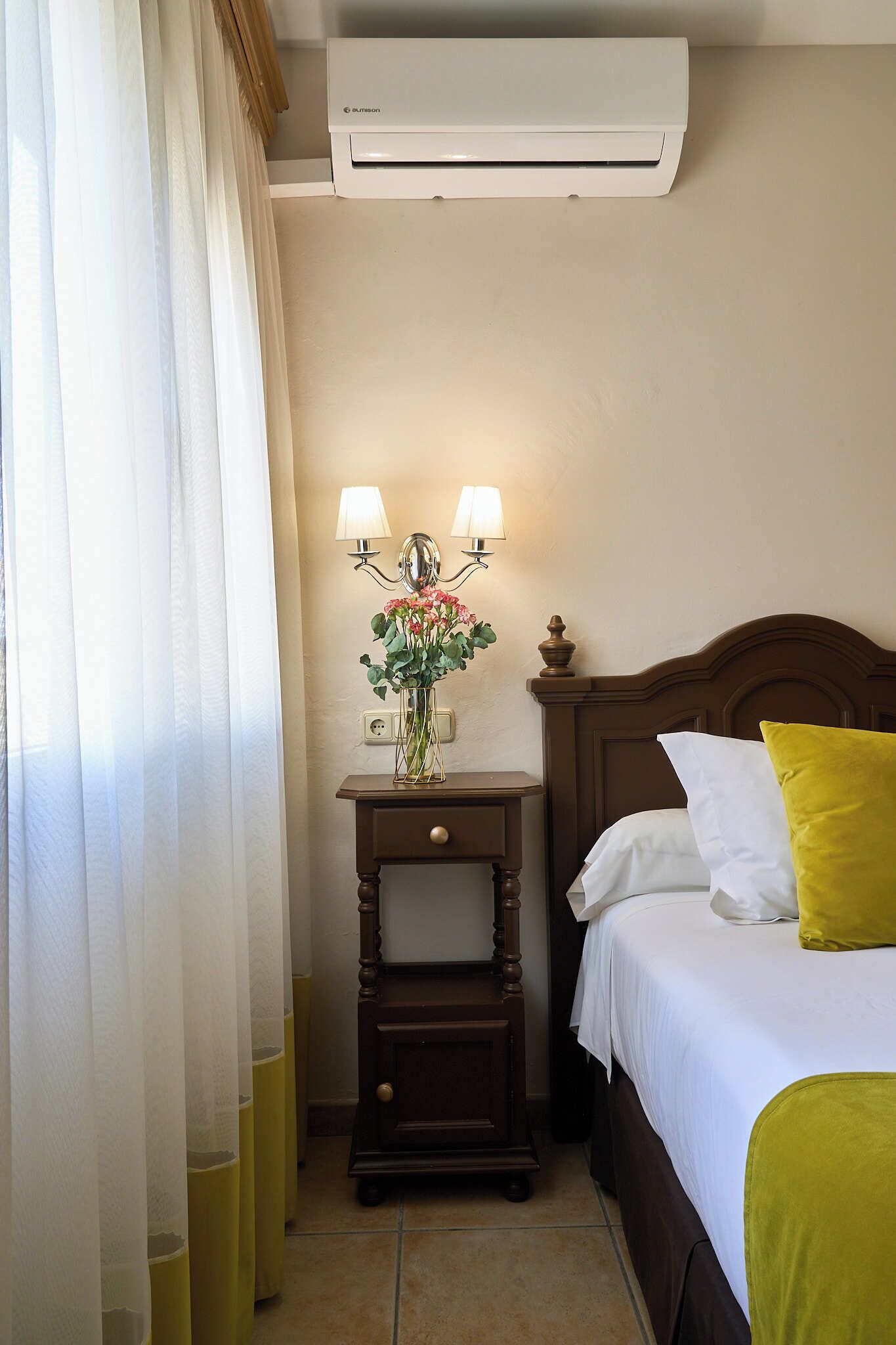 twin room | 1 bedroom, minibar, in-room safe, individually decorated