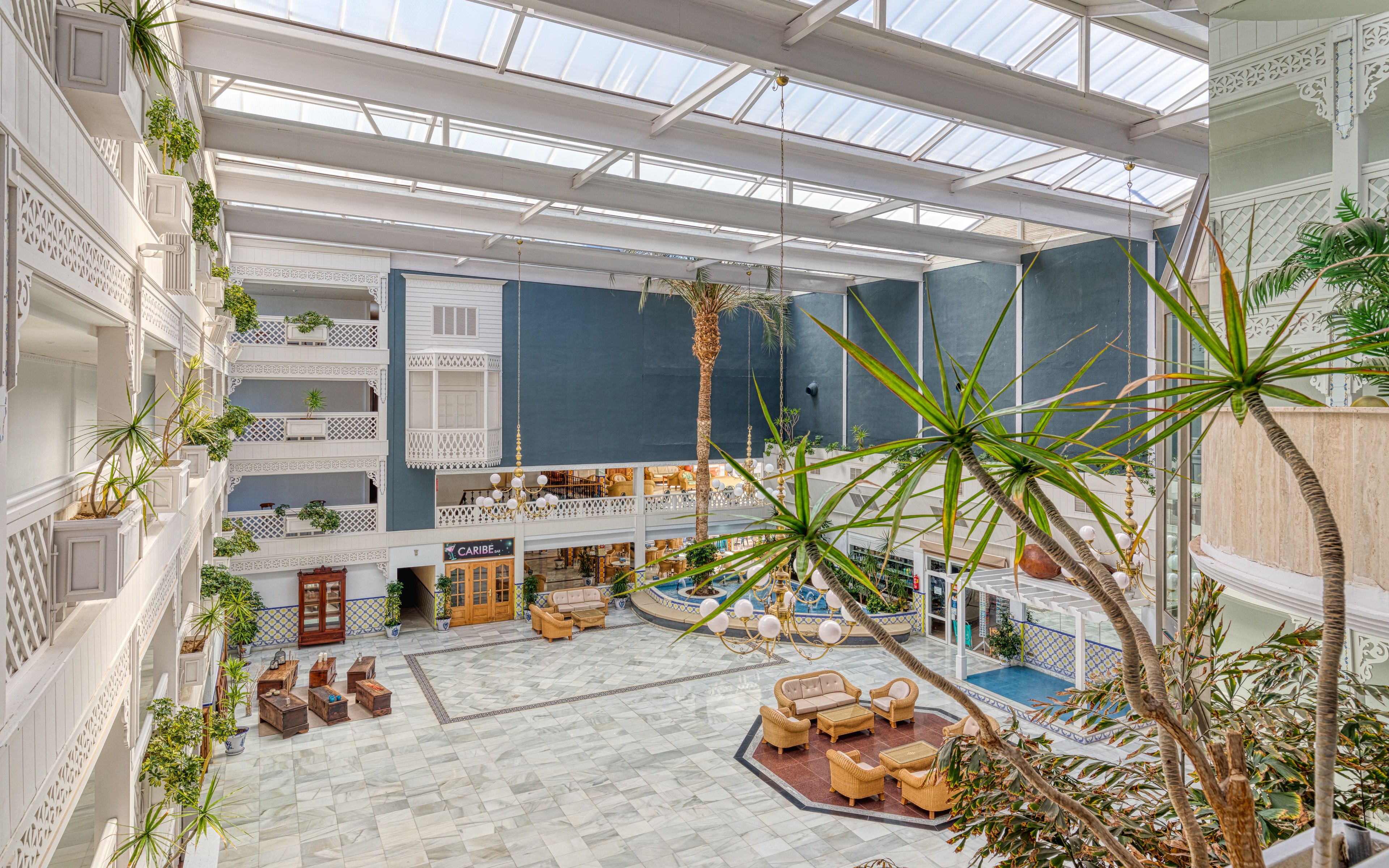 المنشأة من الداخل