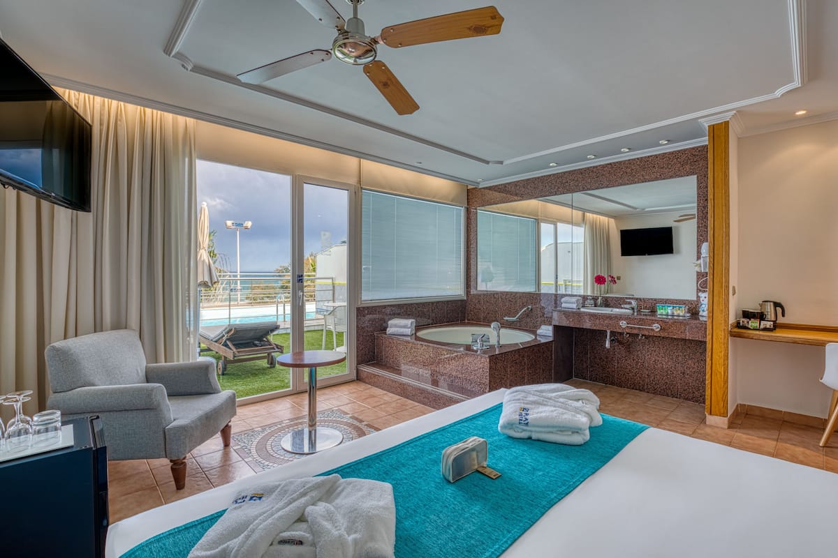 suite (playa) | desk, soundproofing, free wifi, bed sheets