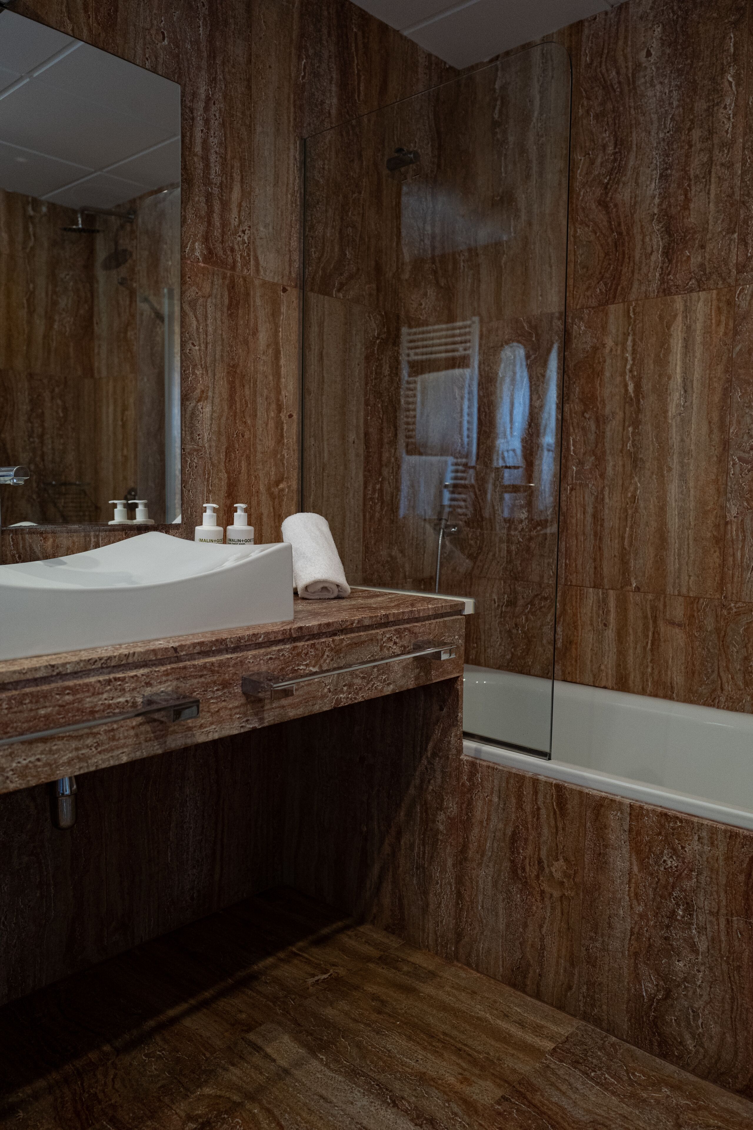 deluxe double room, 1 king bed, terrace, garden view | bathroom | shower, free toiletries, hair dryer, bathrobes