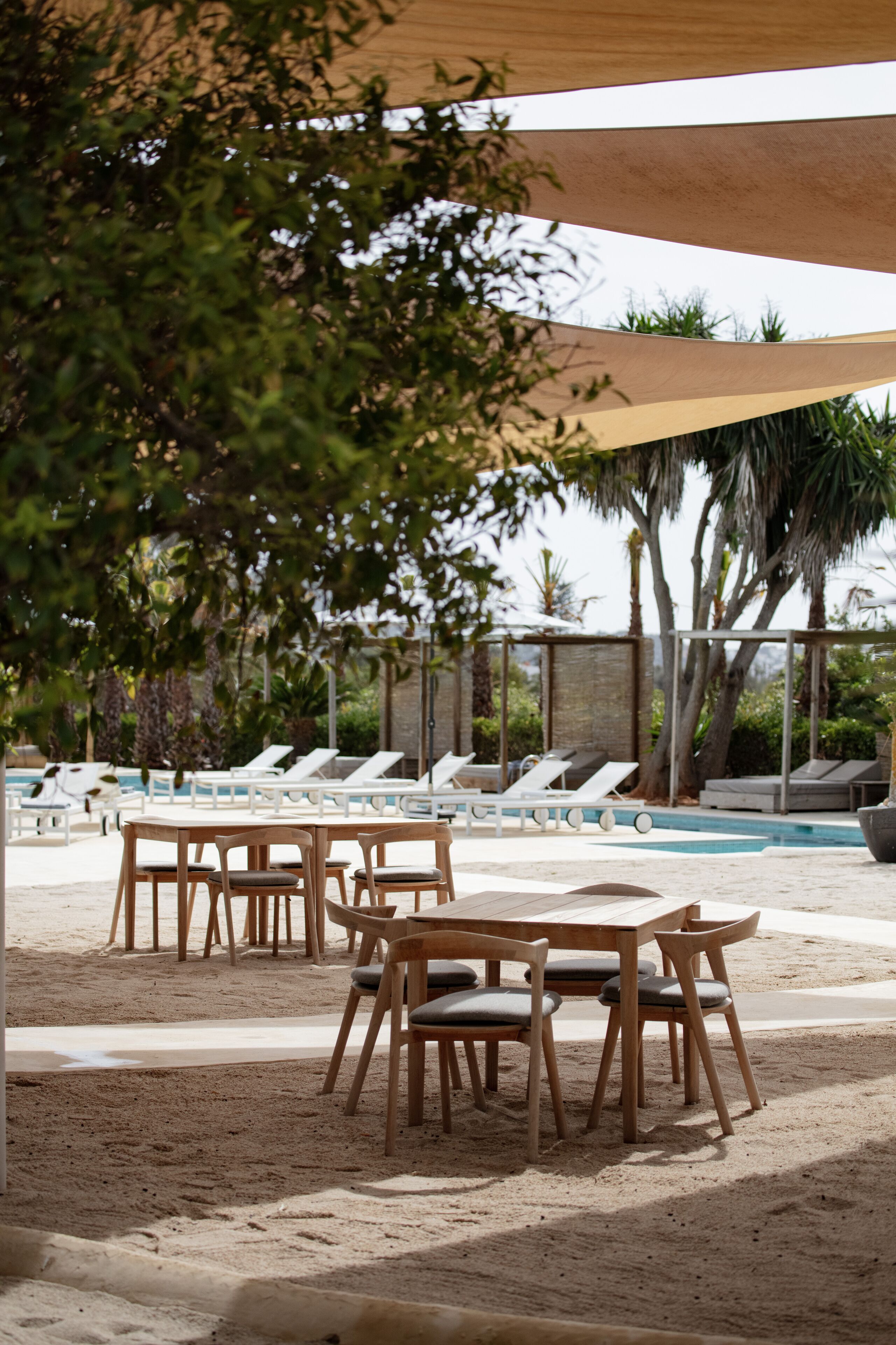 Piscina all'aperto, lettini