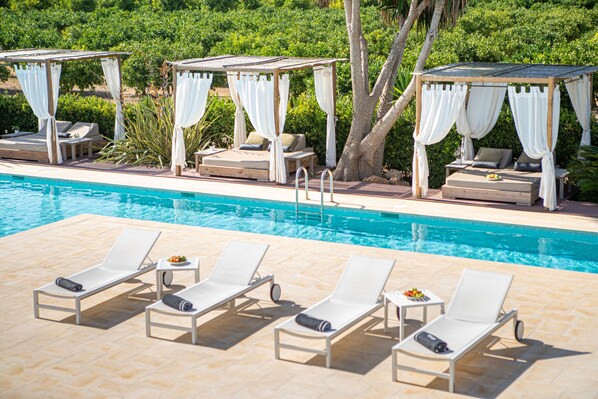 Outdoor pool, pool loungers - Can Jaume by Ocean Drive (Santa Eulalia del Rio)