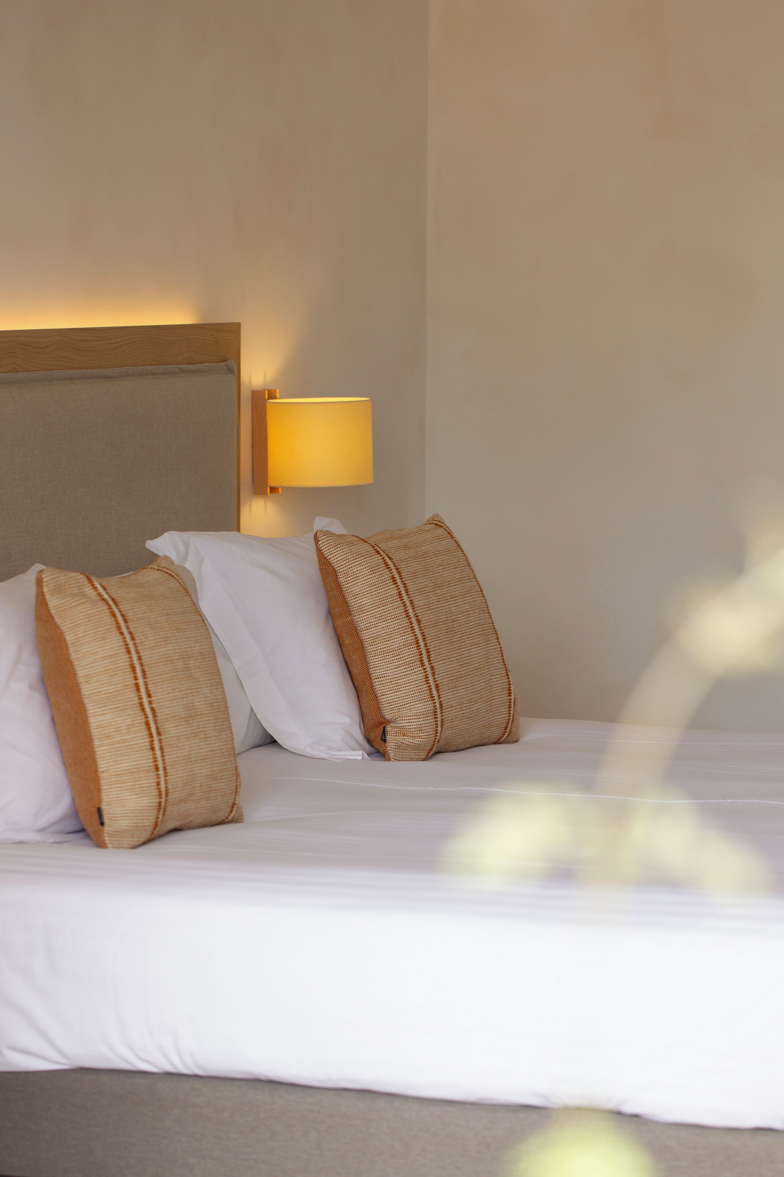 Habitación doble Deluxe, 1 cama King size, Terraza, vista al jardín | Minibar y caja de seguridad en la habitación 