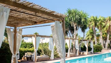 Outdoor pool, pool loungers