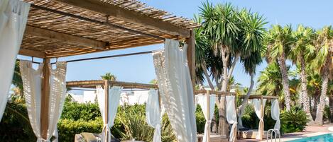 Outdoor pool, sun loungers