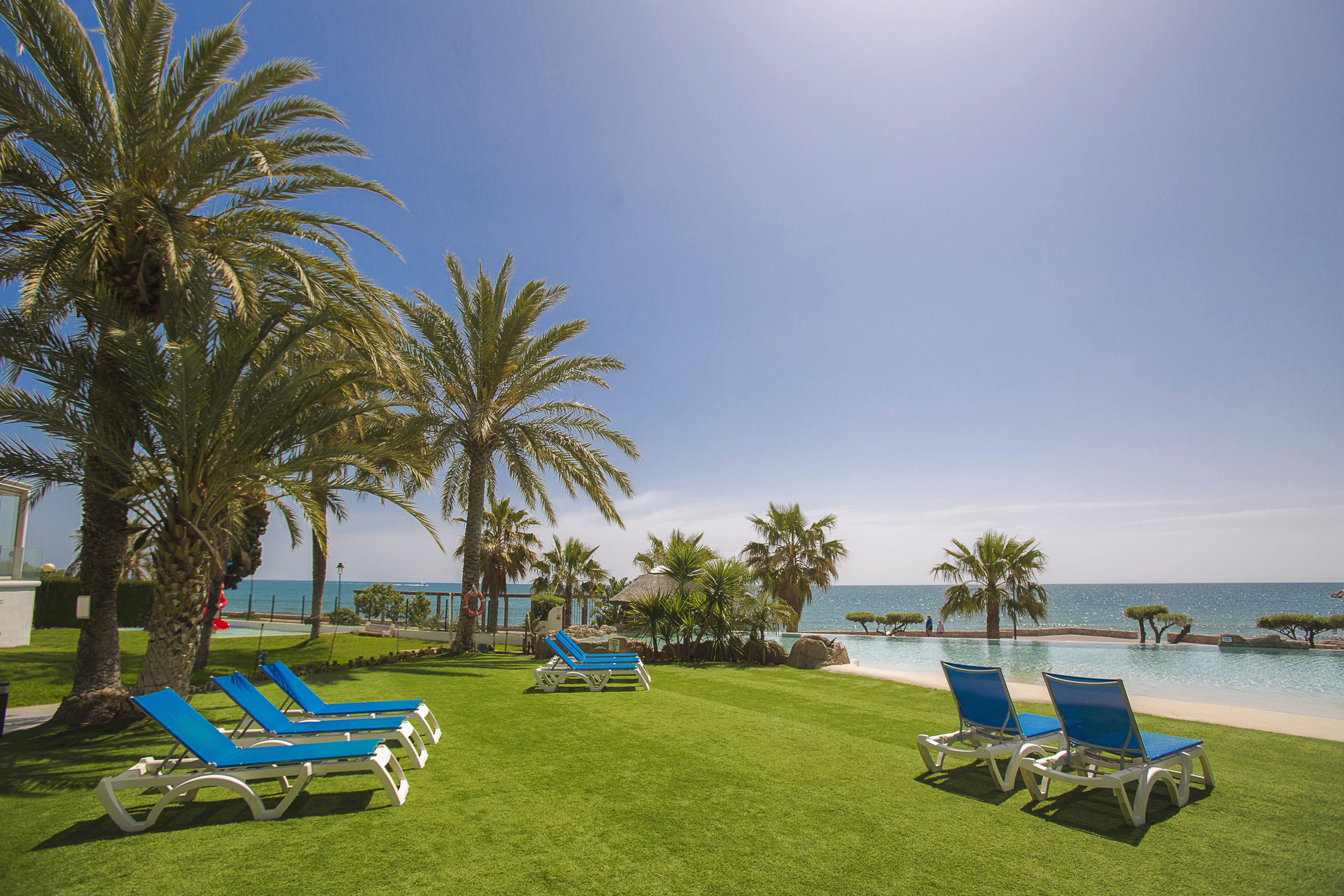 4 piscinas al aire libre (de 10:00 a 18:00), tumbonas