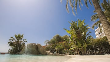4 outdoor pools, open 10:00 AM to 6:00 PM, sun loungers