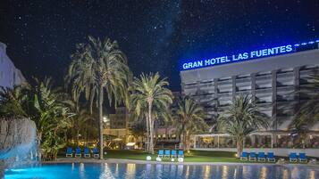 Fachada del alojamiento - Noche