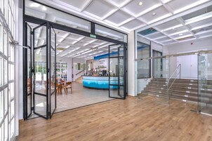 2 bar/lounge, bar sull'acqua, bar a bordo piscina