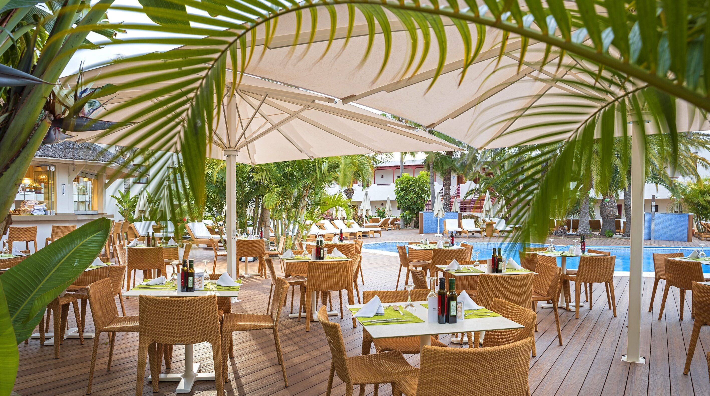 4 restaurantes; se sirve desayuno, almuerzo y cena; cocina internacional