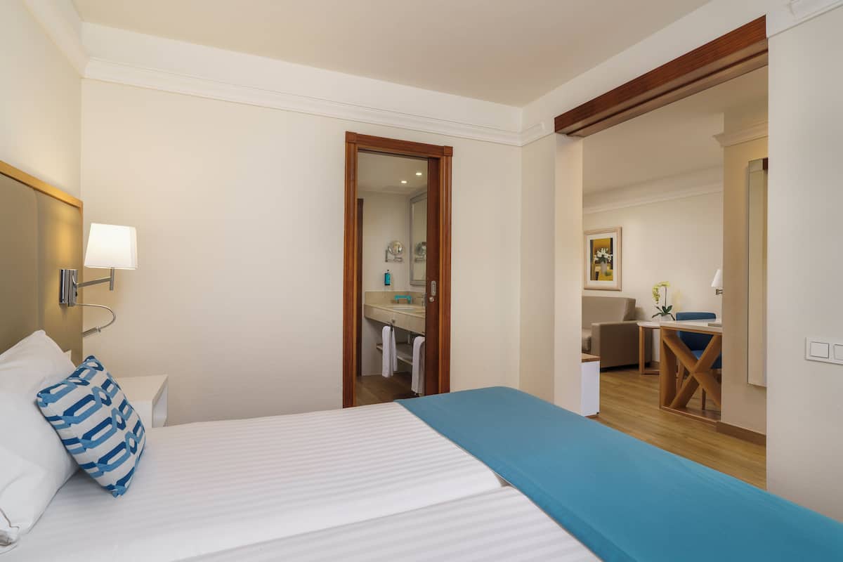 1 Schlafzimmer, Minibar (mit einigen kostenlosen Artikeln), Zimmersafe