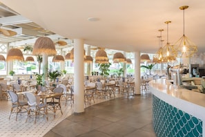 4 restaurants, breakfast, lunch, dinner served; international cuisine