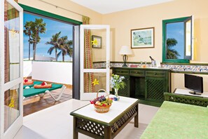 Apartment, 1 Bedroom, Pool View | 1 間睡房、遮光窗簾/窗簾、Wi-Fi (收費)、床單