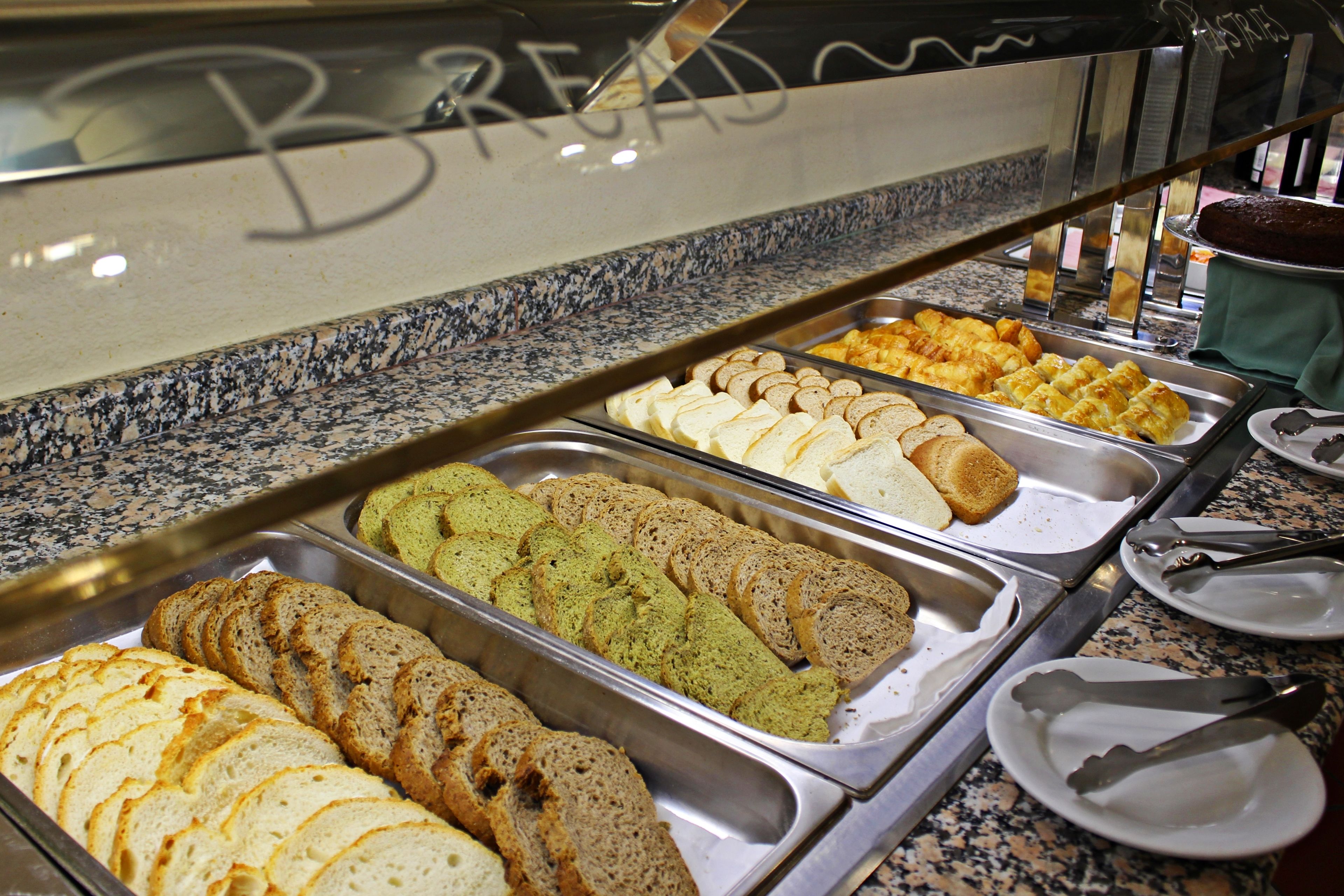 Se ofrece un desayuno bufé todos los días (por un coste adicional)