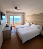 Quarto casal luxo, vista para o mar | Escrivaninha, quartos à prova de som, roupa de cama, despertadores