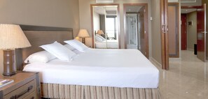 Minibar, in-room safe, desk, iron/ironing board
