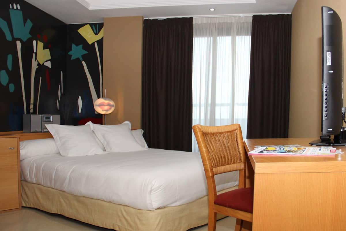 Minibar, in-room safe, desk, iron/ironing board (on request)