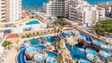 Inomhuspool och utomhuspool