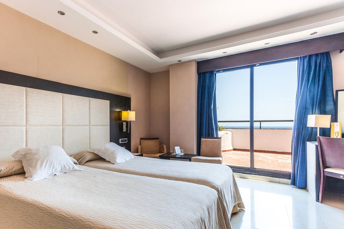 Minibar, Zimmersafe, Schreibtisch, BĂŒgeleisen/BĂŒgelbrett