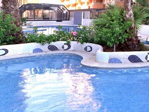 Innendørsbasseng og utendørsbasseng