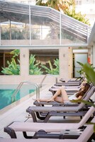 Indendørs pool, udendørs pool, liggestole