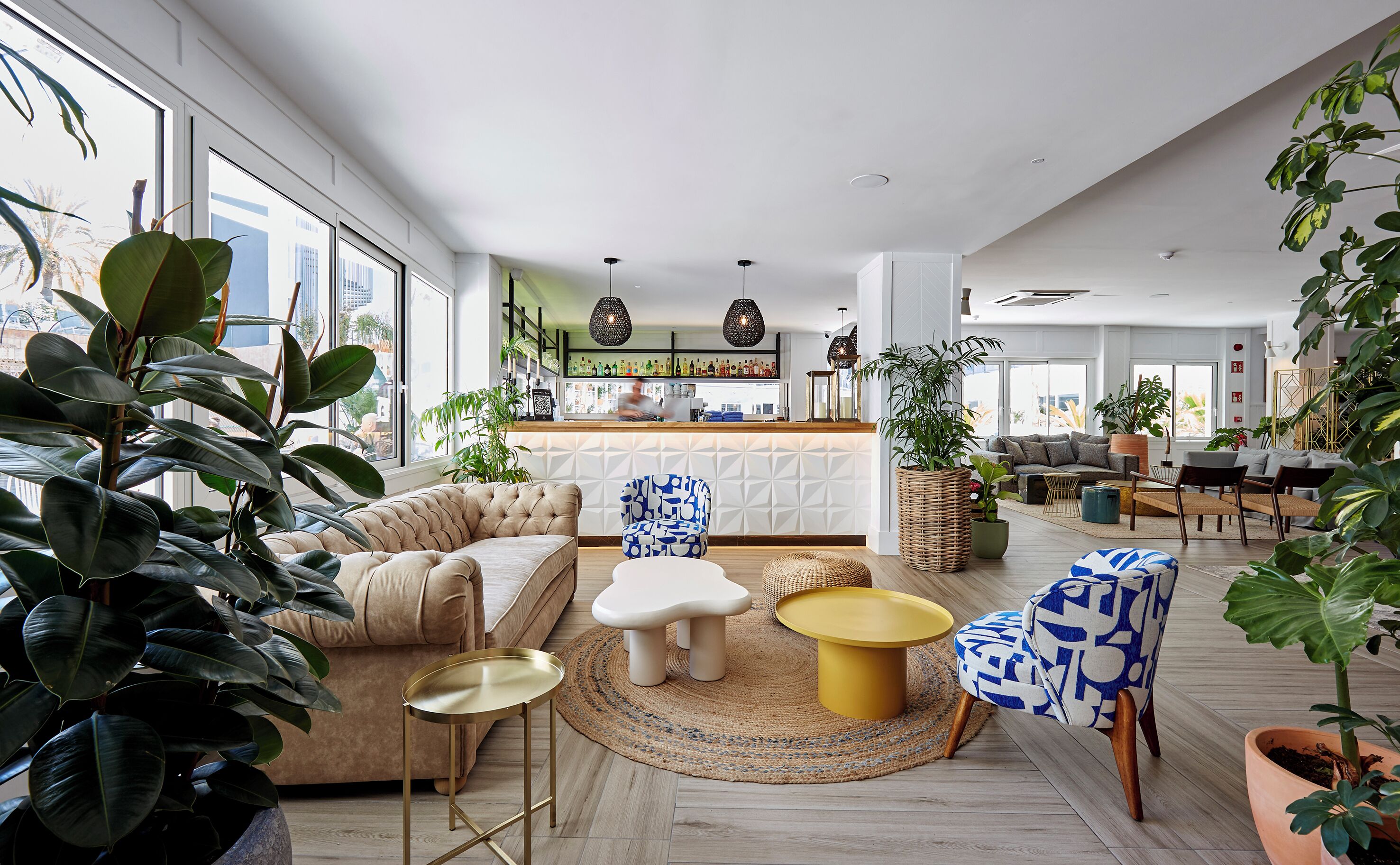 2 baaria, kattoterassibaari